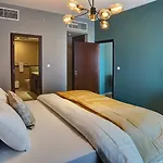 29Boulevard - Modern 2Bhk By Radiance Vacation Stays