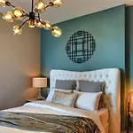 29Boulevard - Modern 2Bhk By Radiance Vacation Stays
